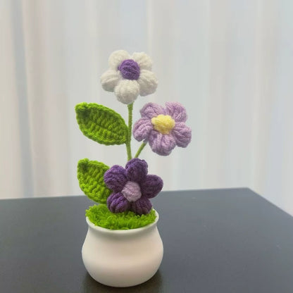 Plante en pot en crochet violette
